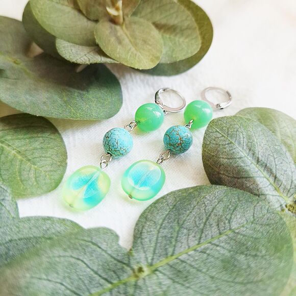 Turquoise Howlite Dangle Earrings, Funky Retro Stone Earrings, Vibrant Artsy - Picture 5 of 7